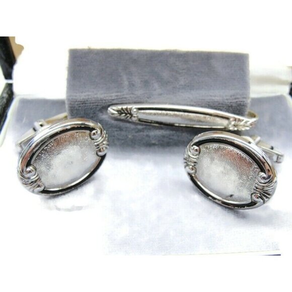 Foster Cufflinks Set Tie Bar Silver Tone Textured Finish Shirt Suit Vintage IOB - Picture 3 of 9